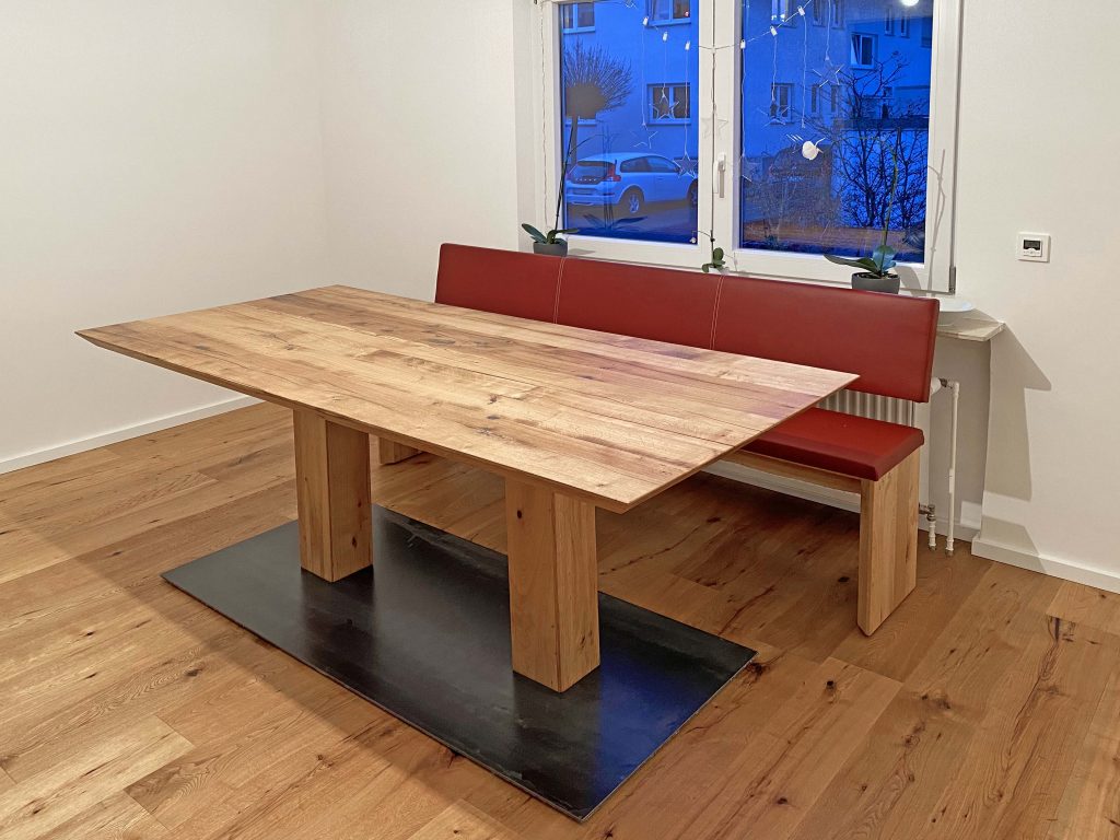Esstisch aus Vollholz