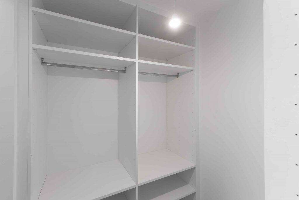 Begehbarer Kleiderschrank