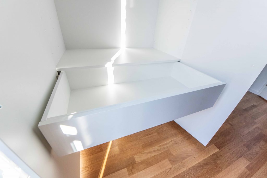 Kleiderschrank Schublade