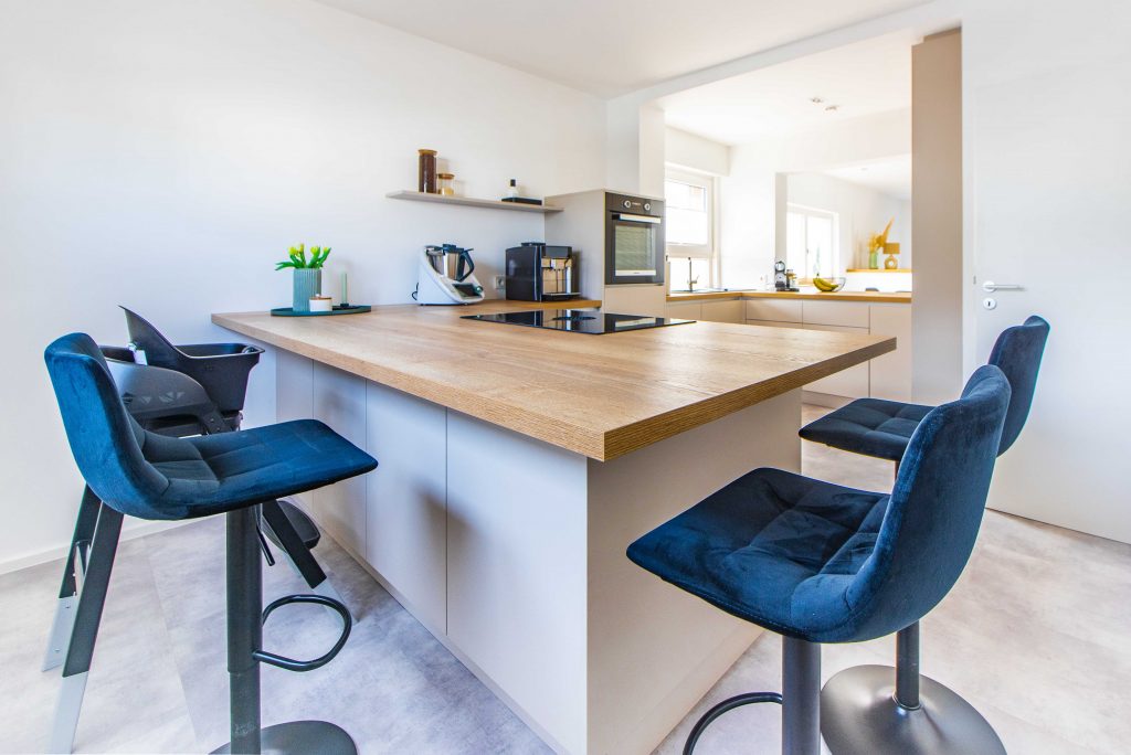 Kochinsel mit Hocker