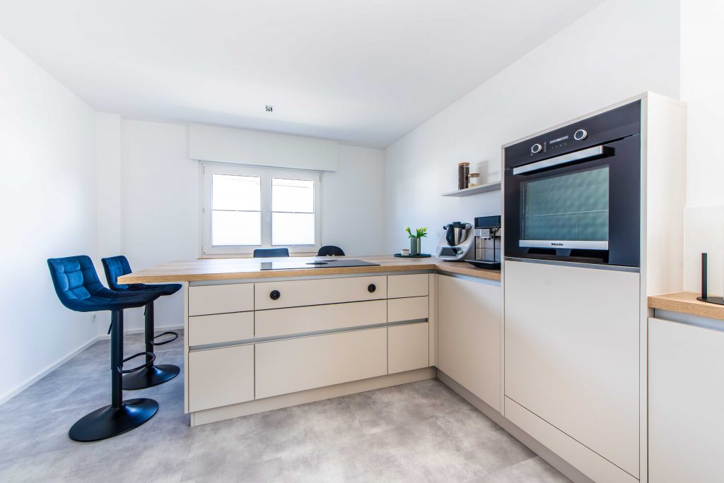 Kochinsel mit Hocker