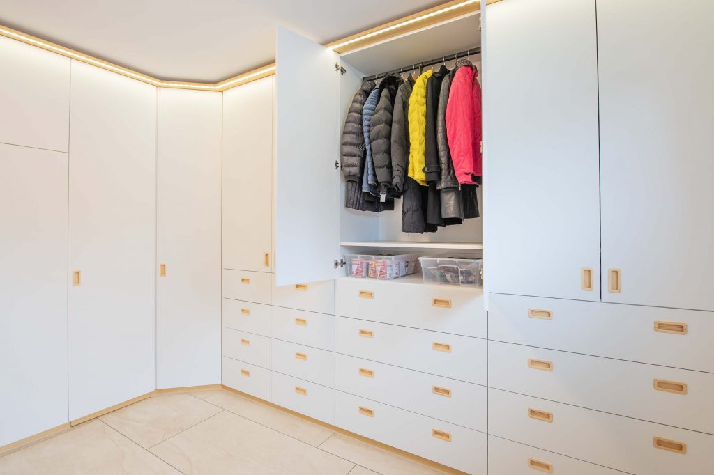 Hauswirtschaftsraum Kleiderschrank