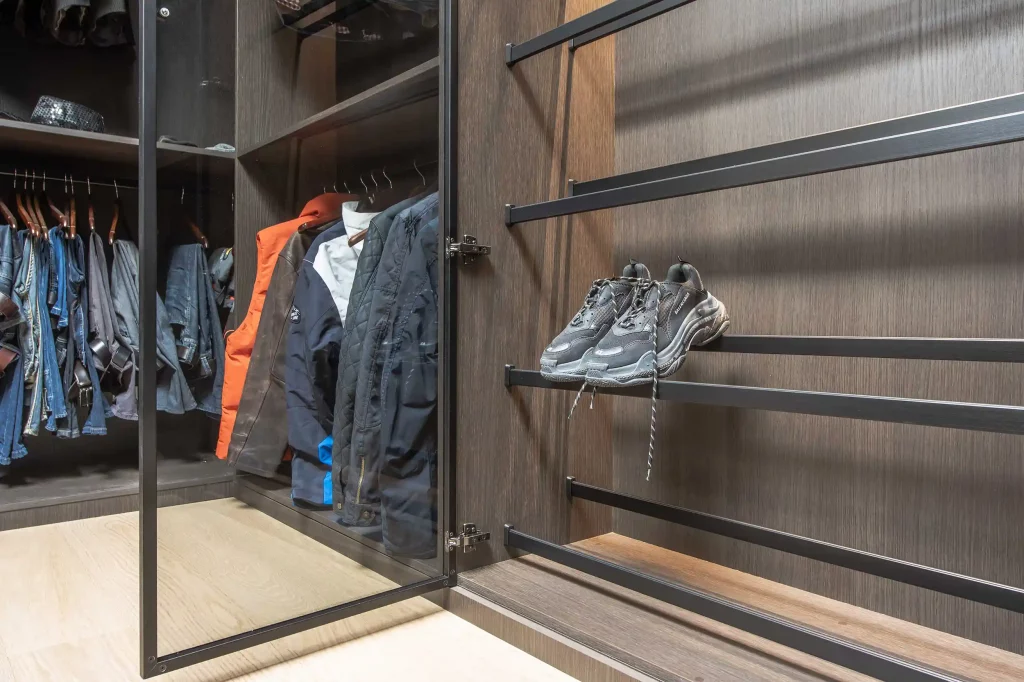 Ankleidezimmer - Schuhschrank