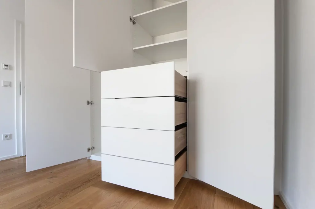 Dachschräge Schrank weiß