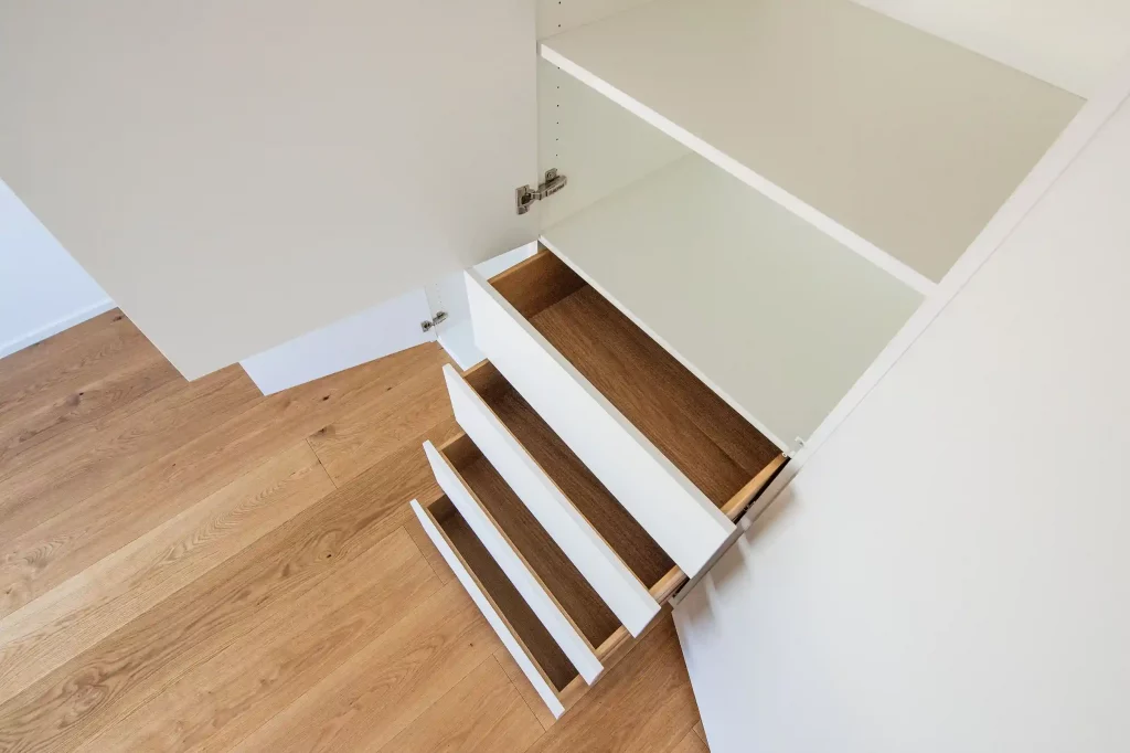 Dachschräge Schrank weiß