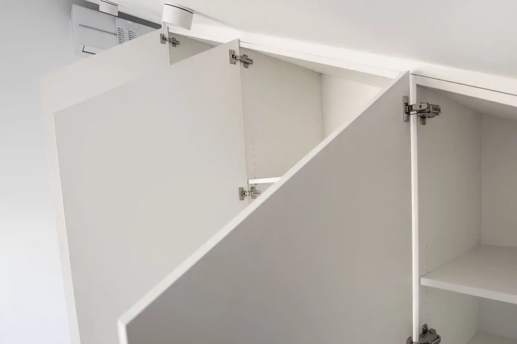 Dachschräge Schrank weiß