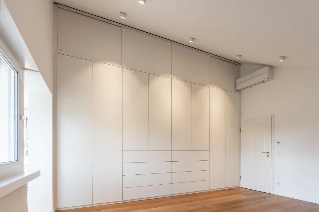 Kleiderschrank Dachschräge weiß individuell gefertigt