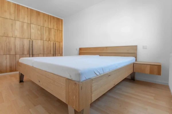 Schlafzimmer aus Eiche Massivholz, individuell gefertigt