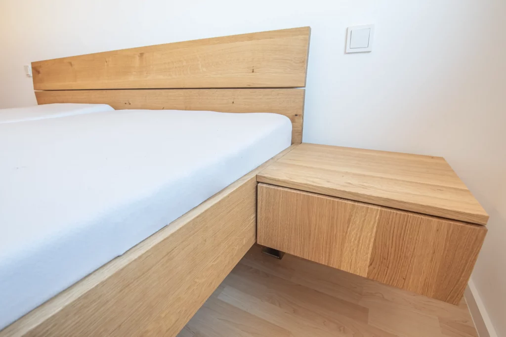 Bett aus Eiche Massivholz, individuell gefertigt