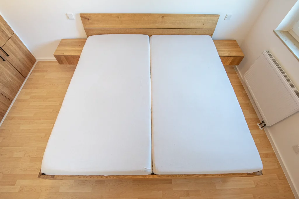 Bett aus Eiche Massivholz, individuell gefertigt