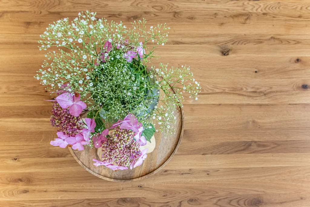Welches Holz hat welche Farbe? Wie kommt die Farbe im Holz zustande und was ist die beste Methode Holz zu schützen.