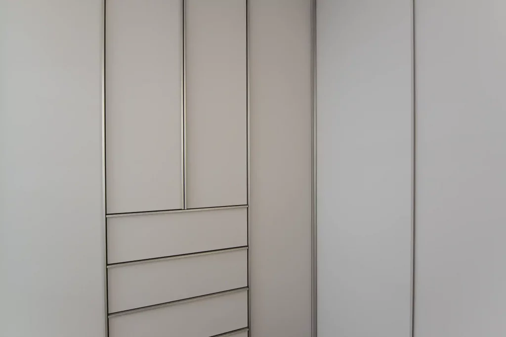 Moderne Ankleide in beige