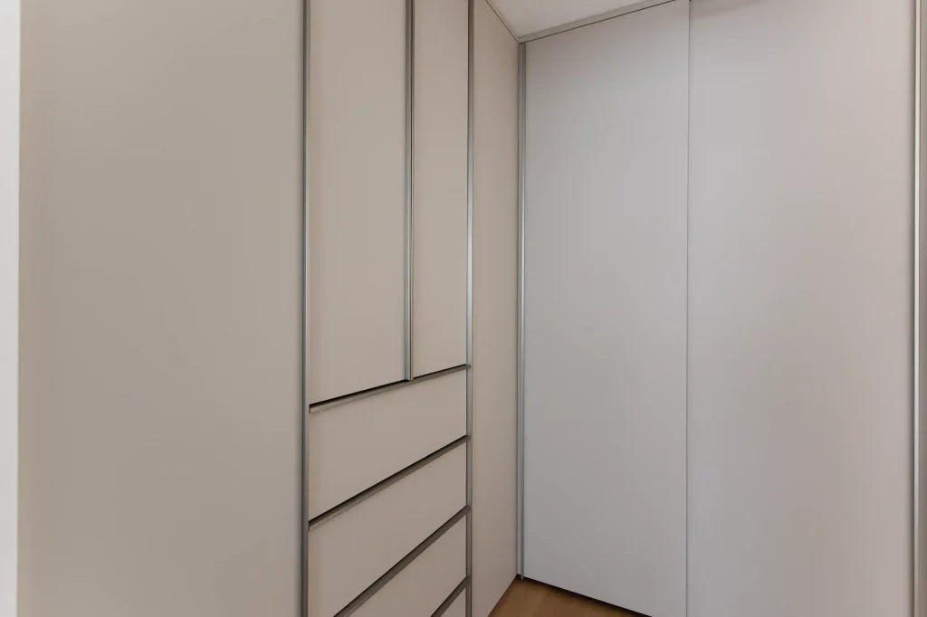 Ankleide in L-Form