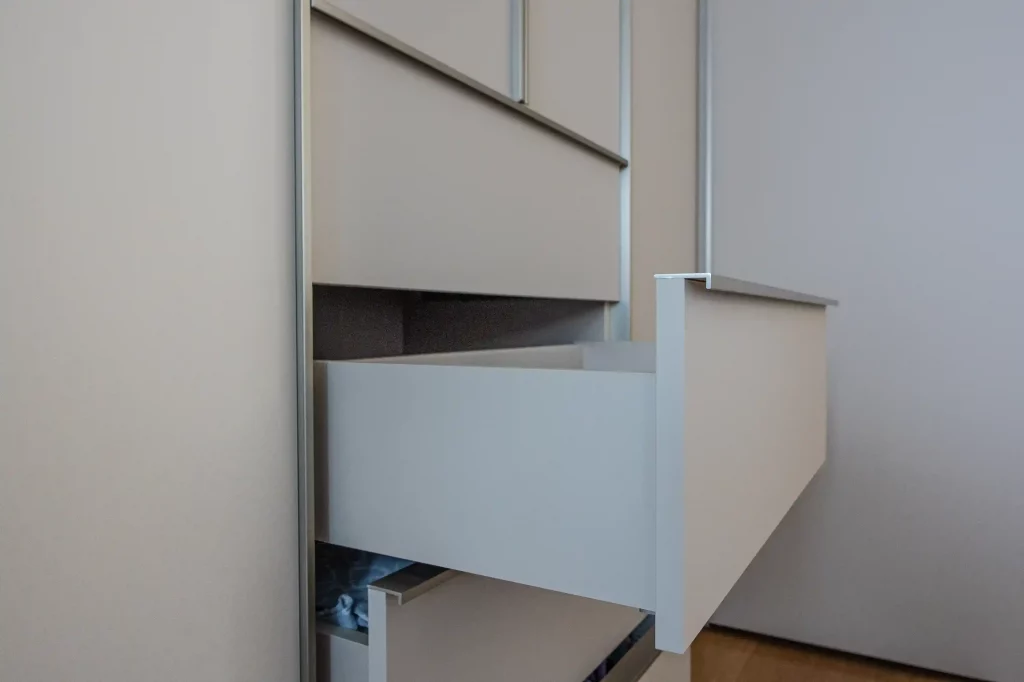 Ankleide mit Schubläden