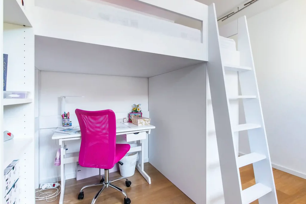 Kinder Hochbett mit Schreibtisch