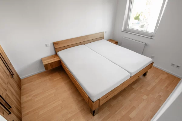Bett aus Eiche Massivholz