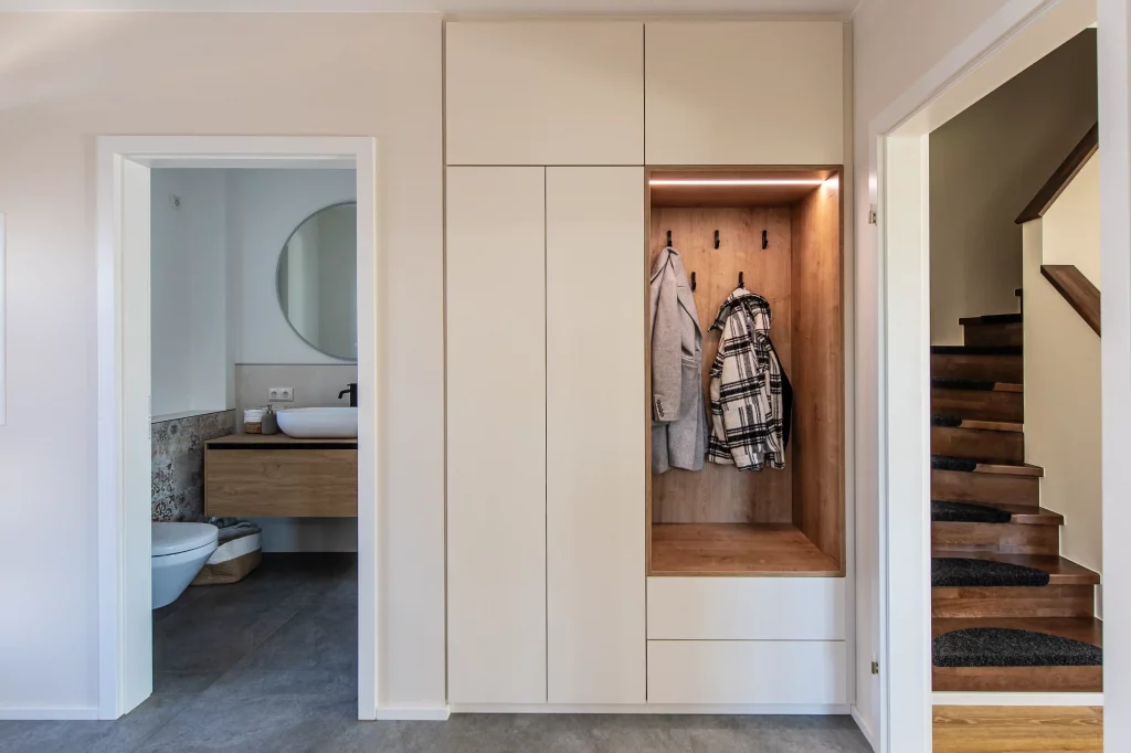 Garderobe mit LED Beleuchtung