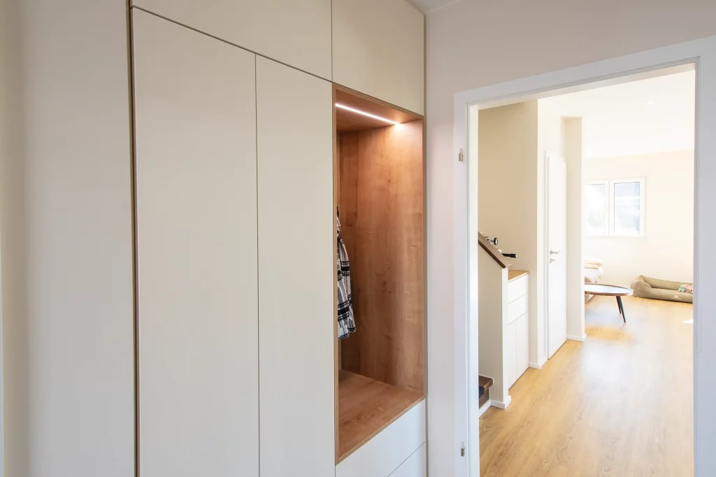Garderobe mit LED Beleuchtung